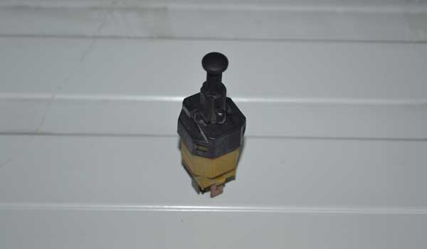 تصویر_سوئیچ_پدال_ترمز